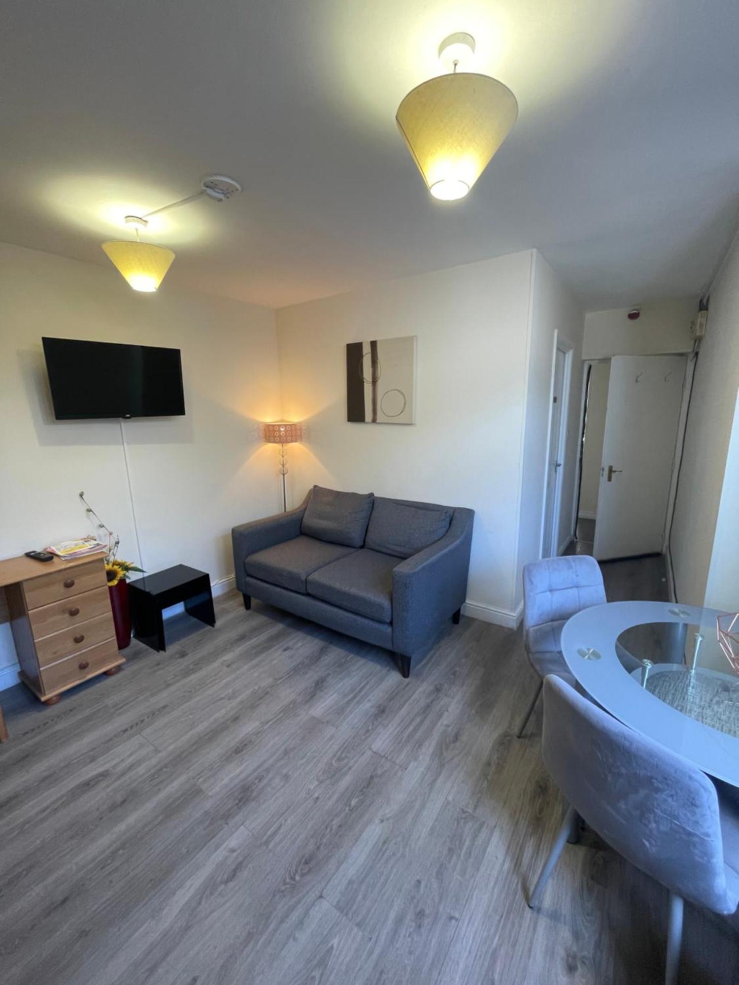 2 Bedroom Apartment On Suite Bathroom, Southmead Μπρίστολ Εξωτερικό φωτογραφία